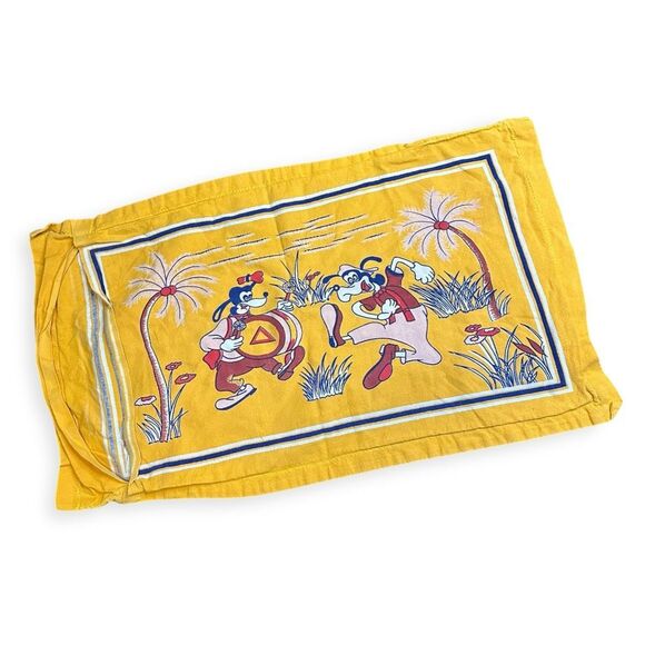DISNEY Vintage Yellow Goofy & Clarabelle Pillowcase Standard Size 28x19” - Picture 1 of 3